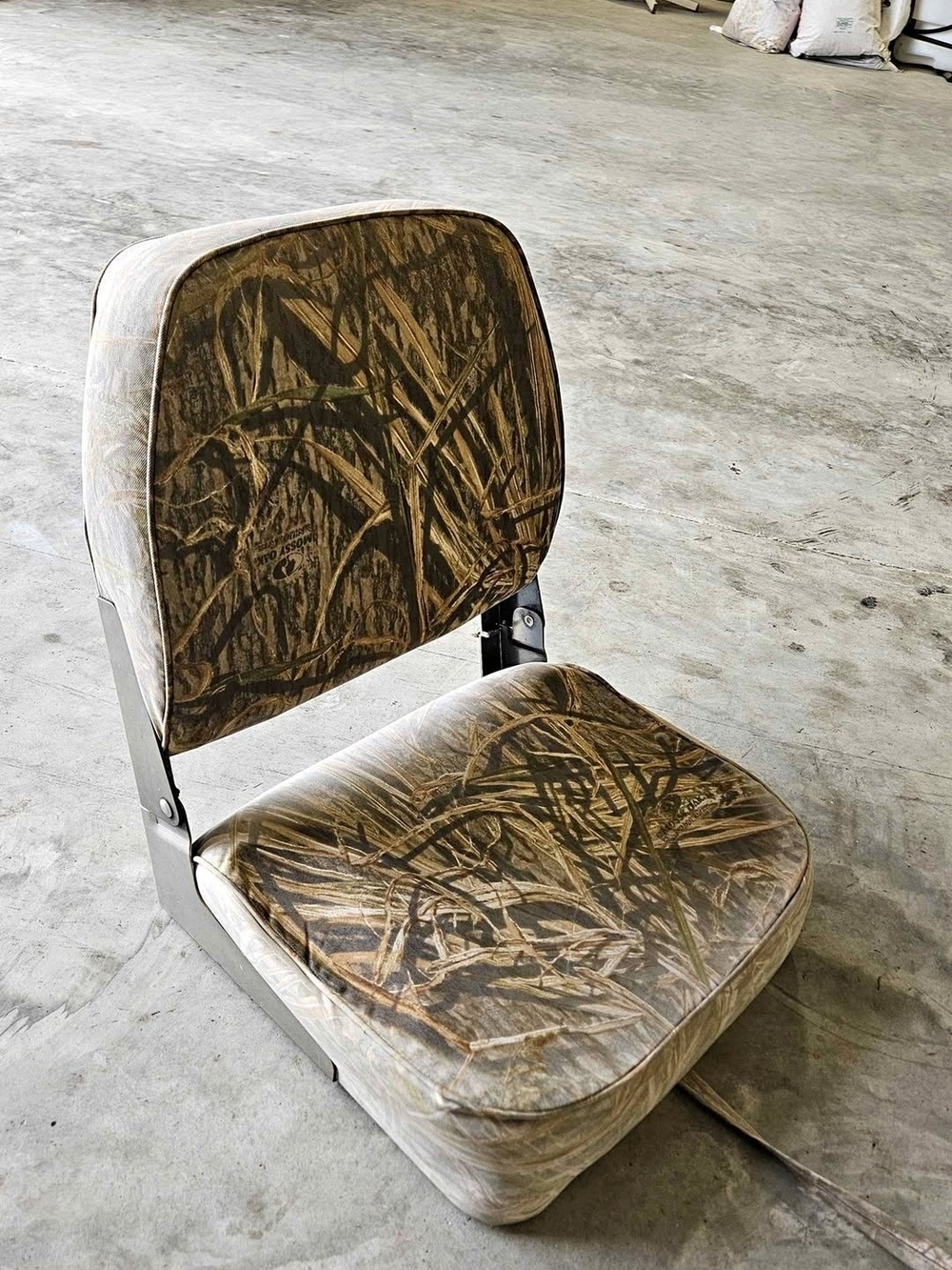 Mossy Oak Shadow Grass Fold-down Boat Seat